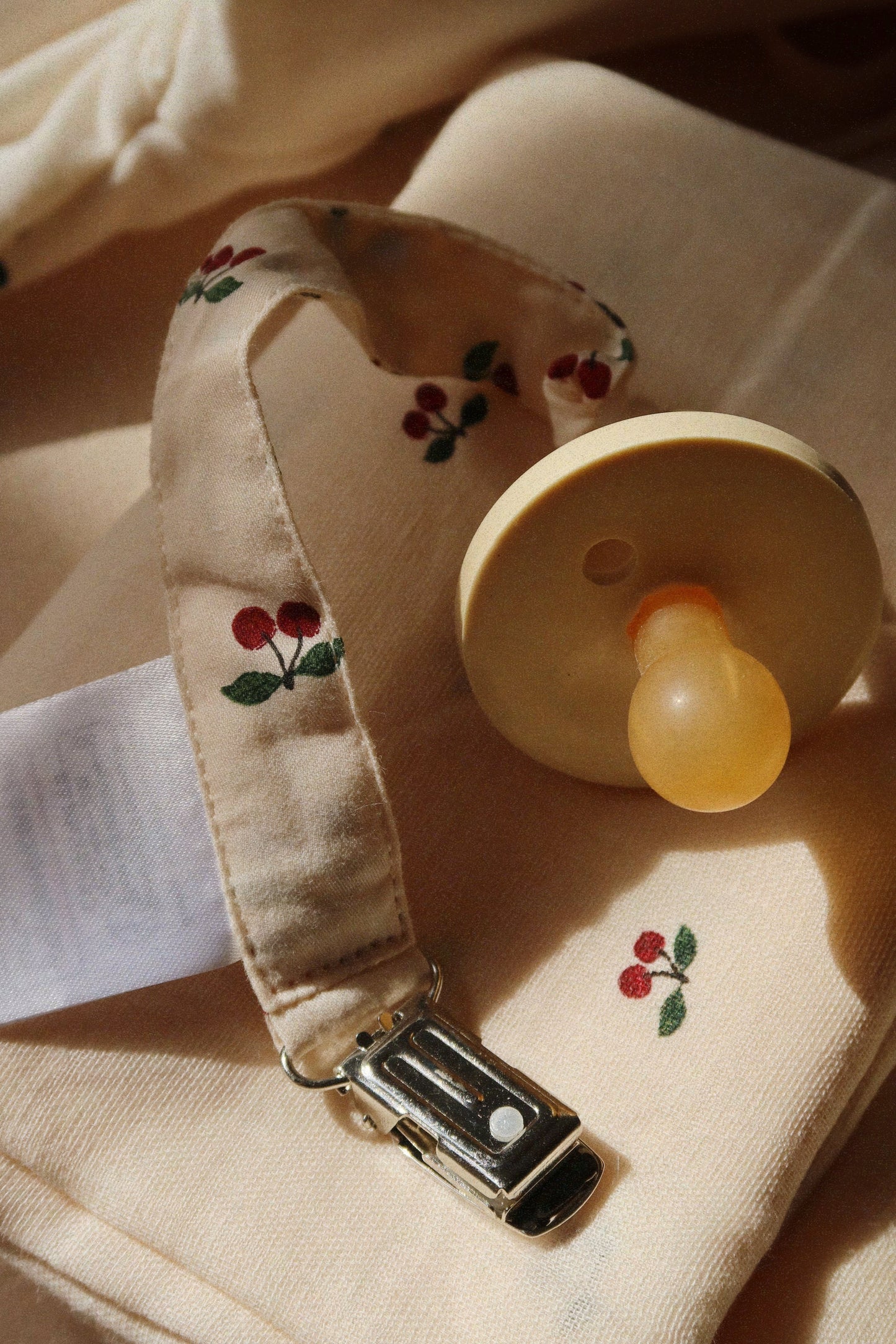 Konges Slojd paci holder- cherry