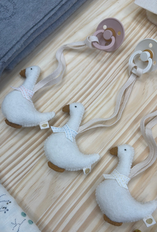 Filtkuglen duck paci holders