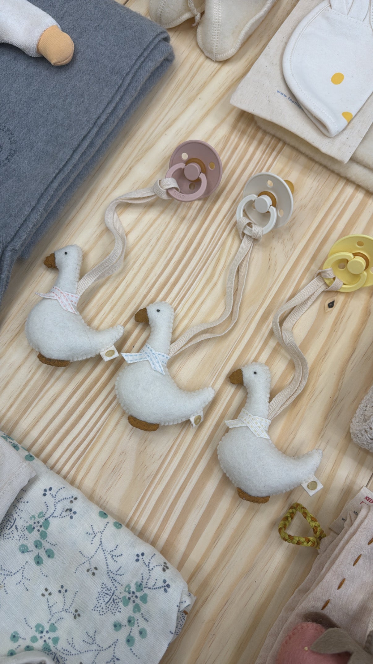 Filtkuglen duck paci holders