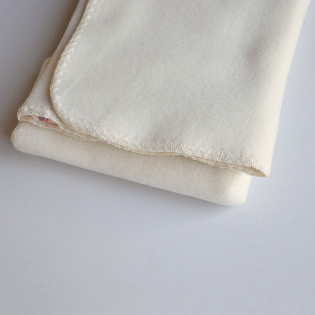 Engel Natur Baby blanket with shell stitch- natural