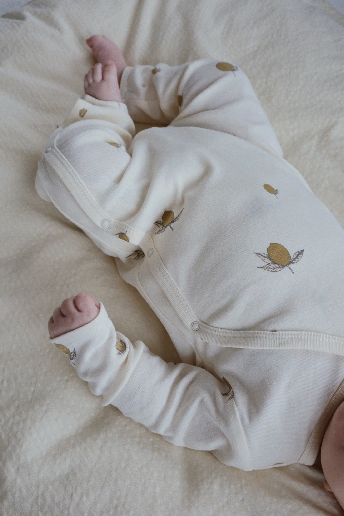 Konges Sloejd newborn onesie gots- lemon ( sold with bonnet only)