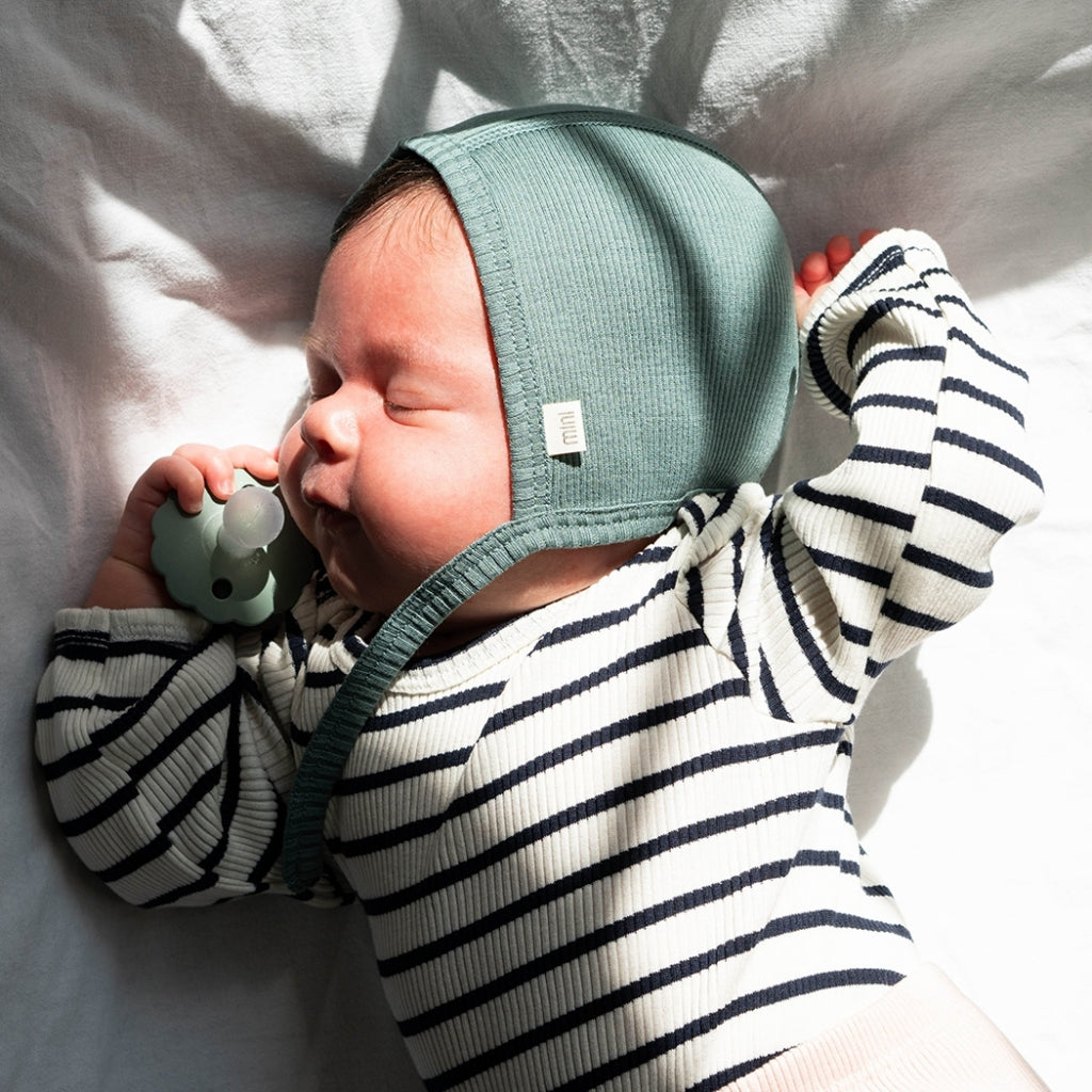 Minimalisma- jade bonnet