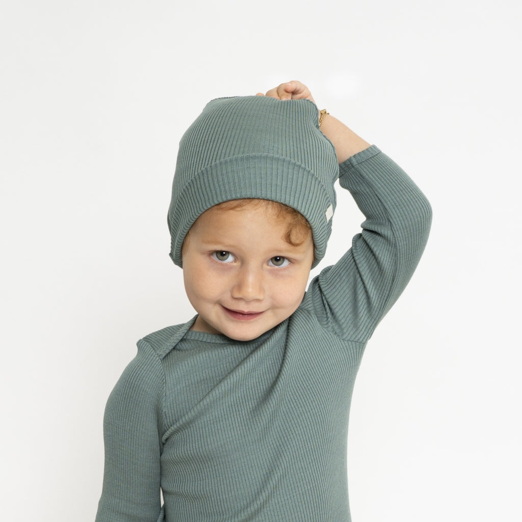 Minimalisma- jade hat