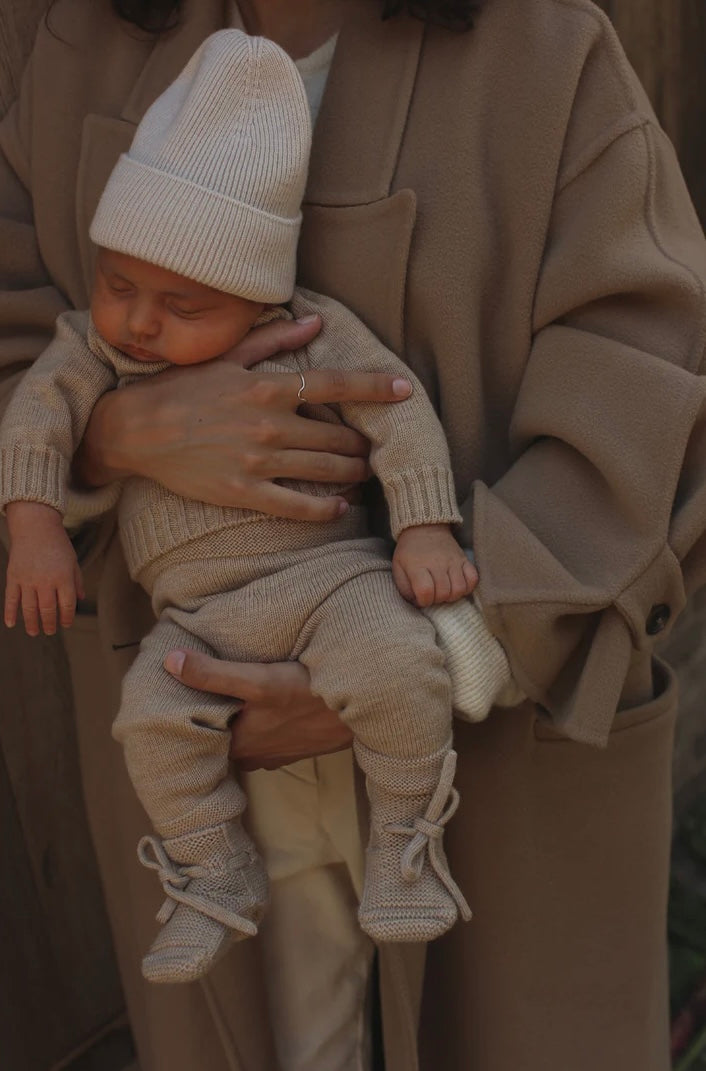 Hvid beanie newbron- off white