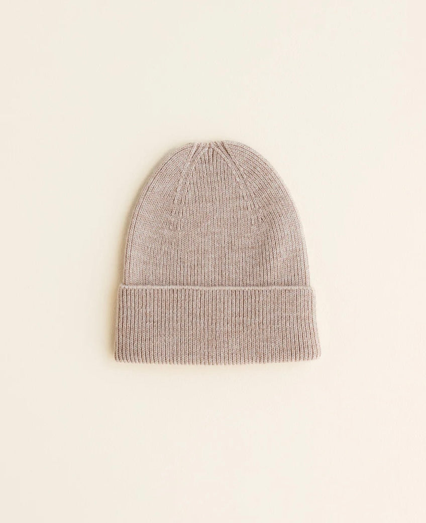 Hvid beanie newborn- sand