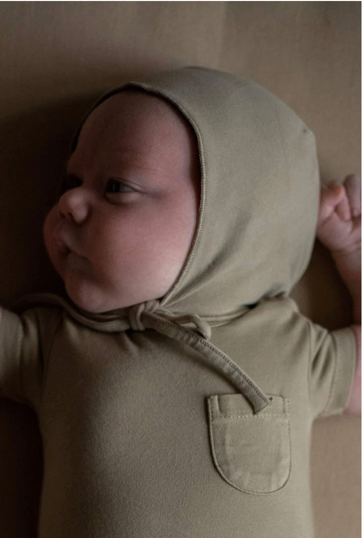 The simple folk sleep gown & bonnet- almond