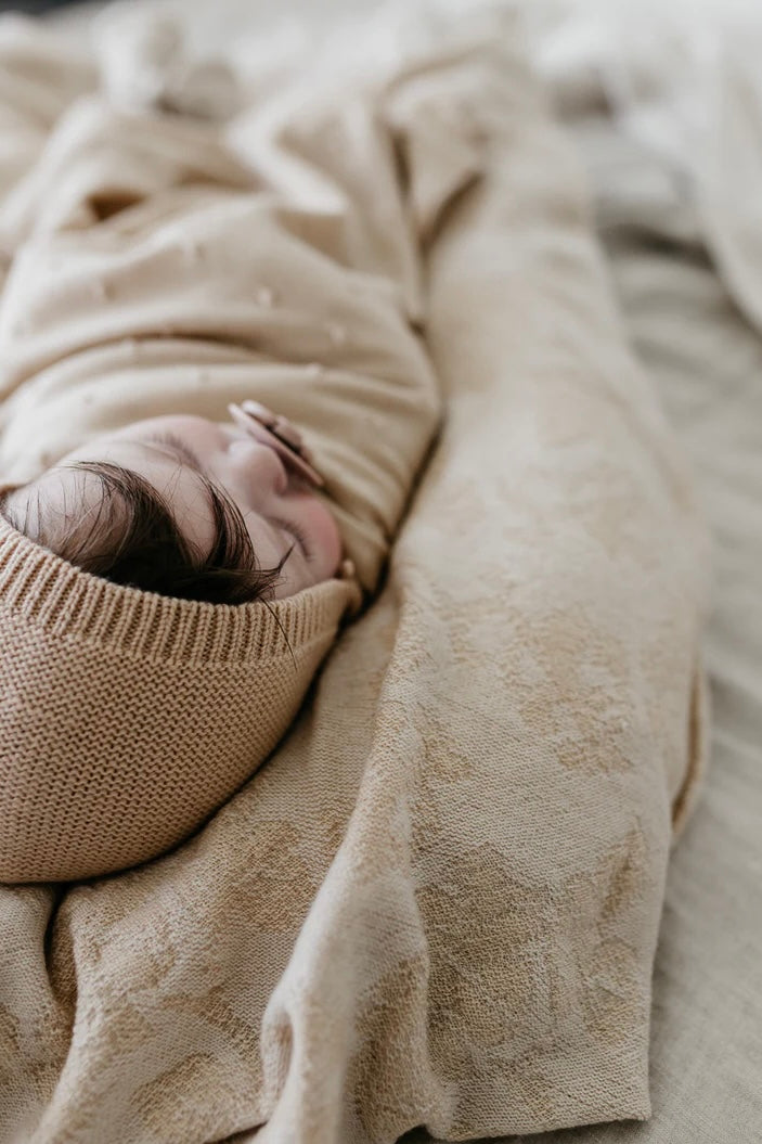 Hvid dolly bonnet- apricot