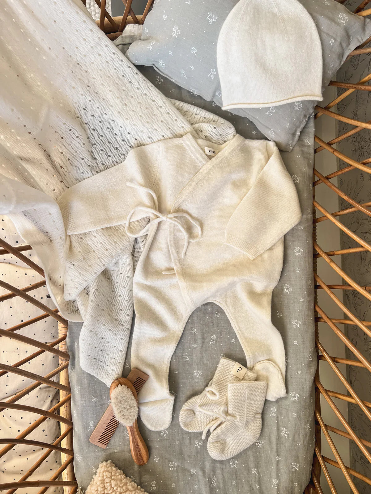 My Little Freckle cashmere blanket- ivory ( sells with the set only)