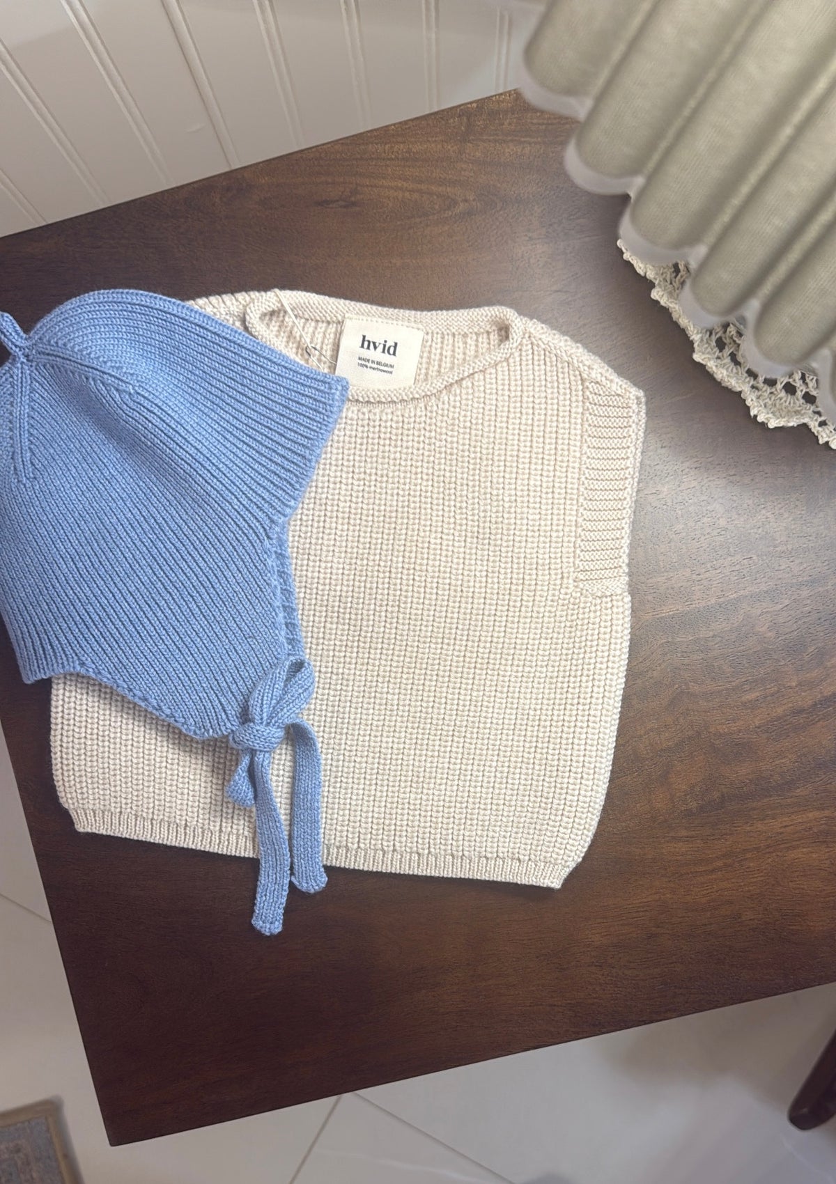 Hvid Bonnet Kona Light Blue