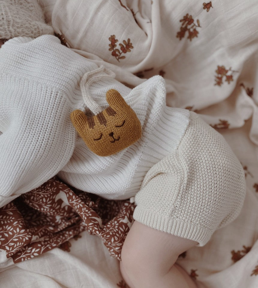 Main Sauvage Hanging rattle | tiger