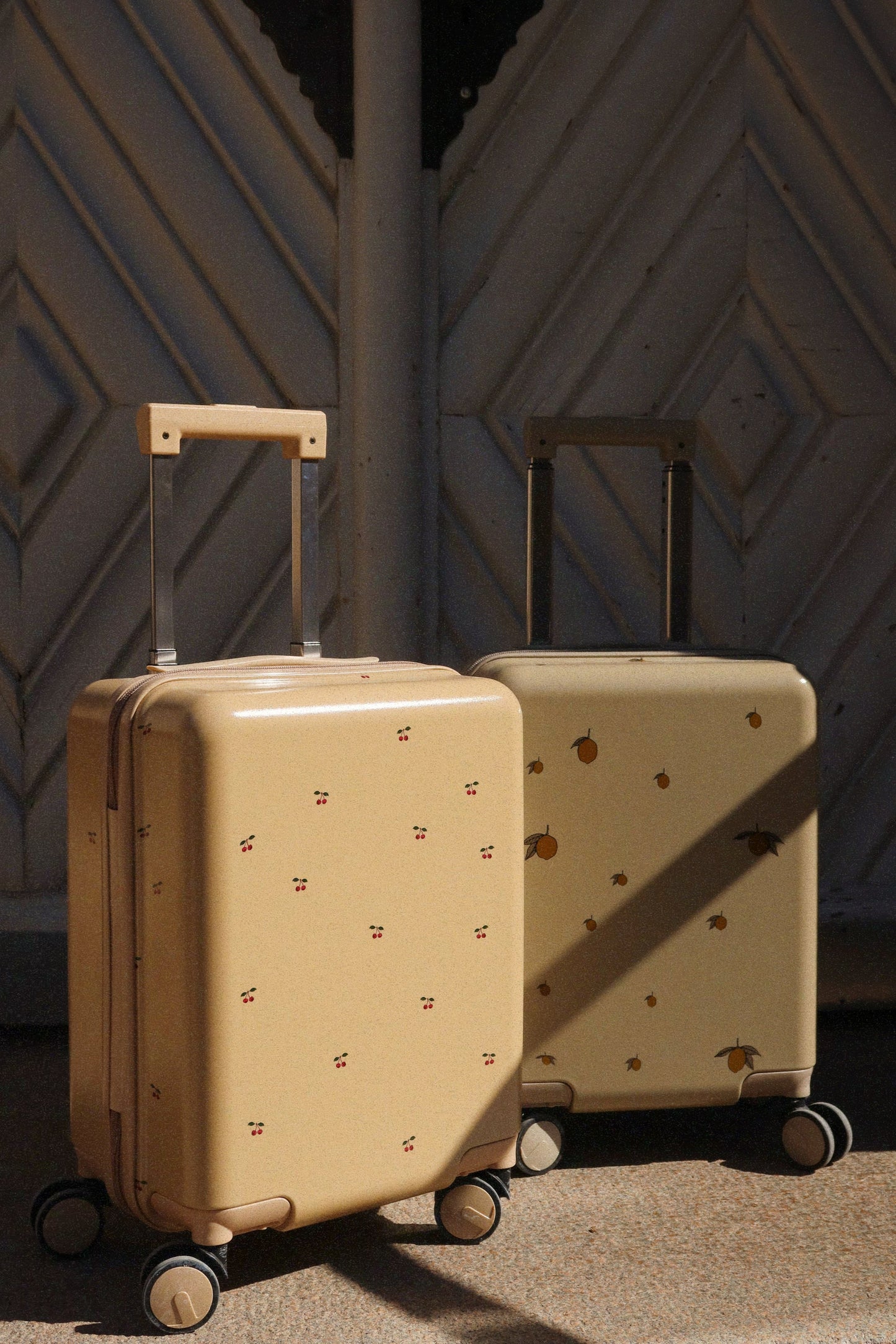 Konges Sloejd travel suitcase- cherry