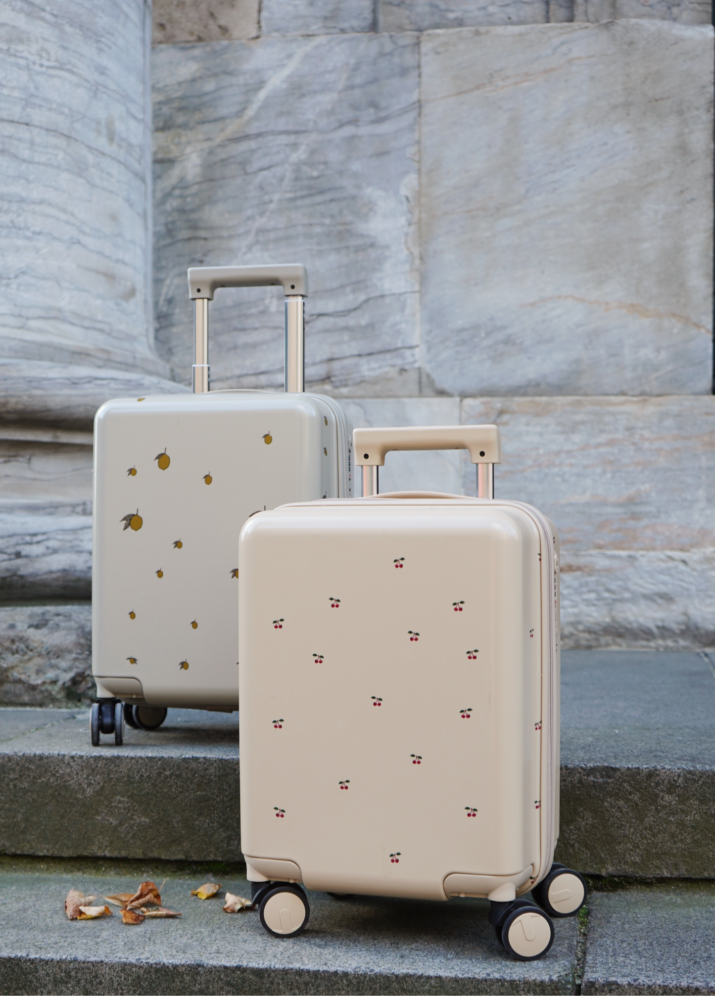 Konges Sloejd travel suitcase- cherry