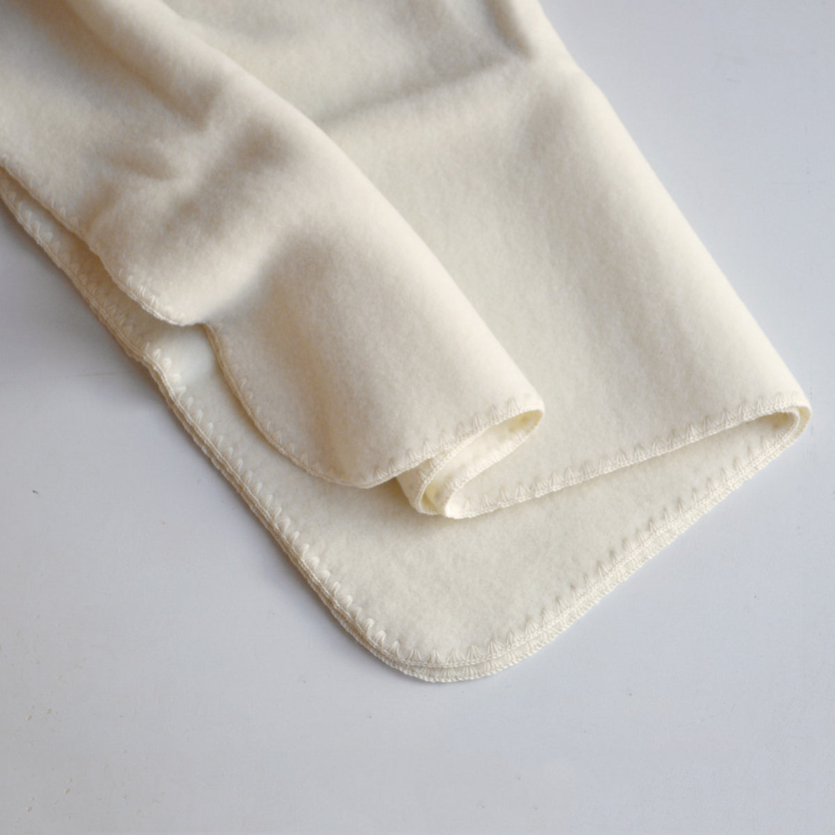 Engel Natur Baby blanket with shell stitch- natural