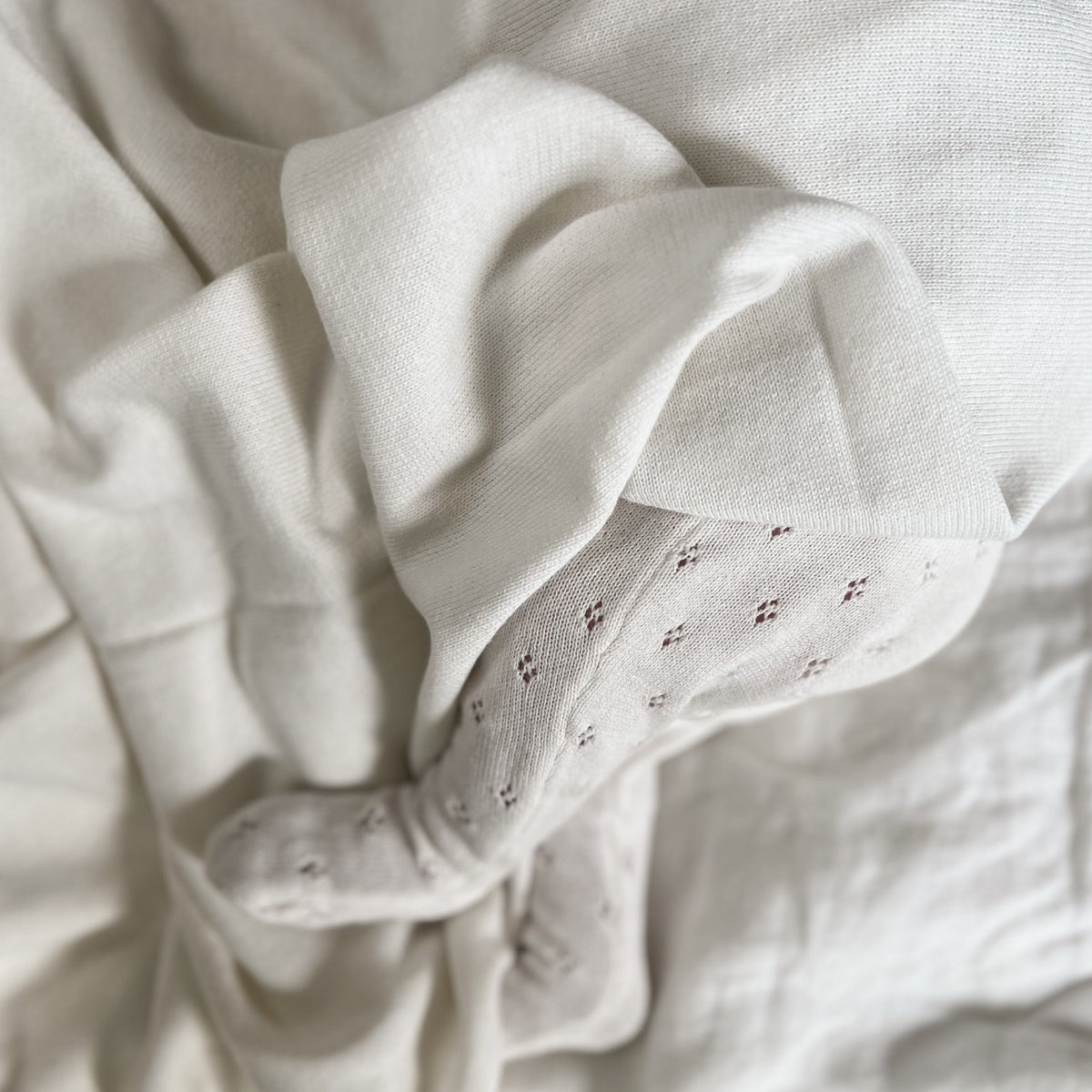 Freckle label pointelle blanket-white