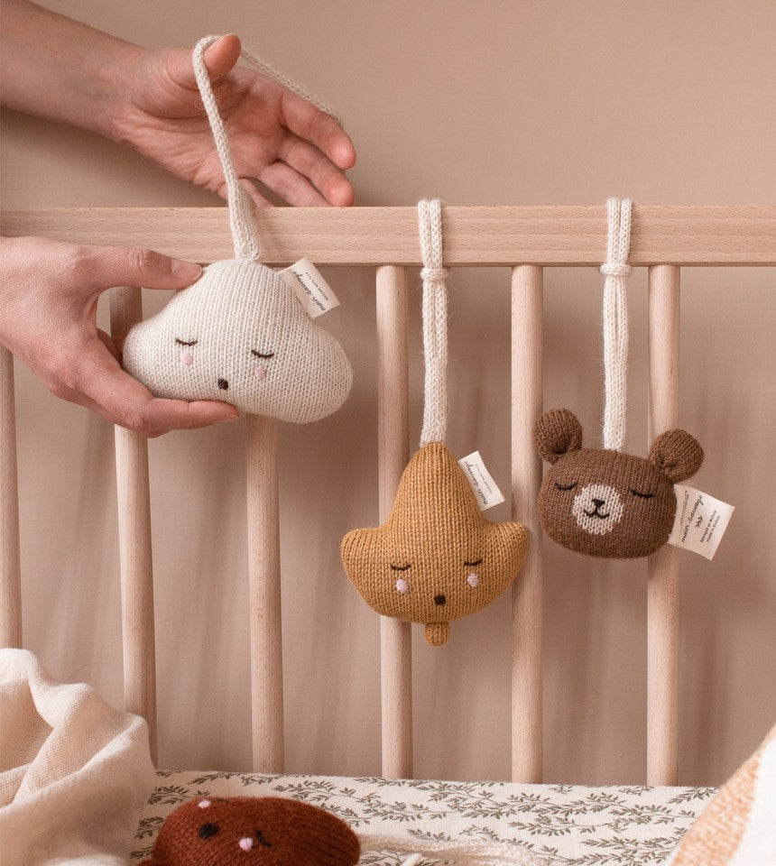 Main Sauvage Hanging rattle | bunny nut
