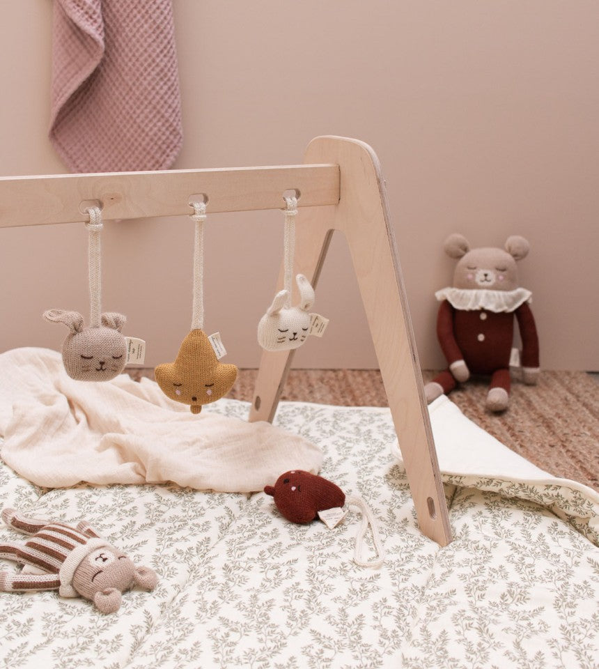 Main Sauvage Hanging rattle | teddy nut