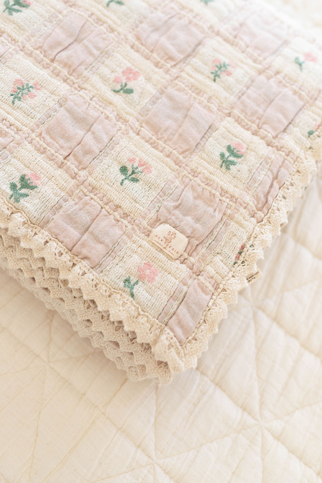 New Grain patchwork blanket- pink fluer