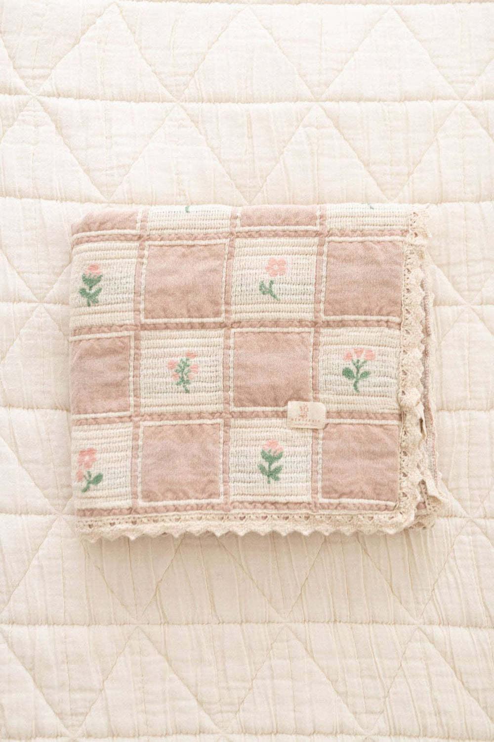New Grain patchwork blanket- pink fluer