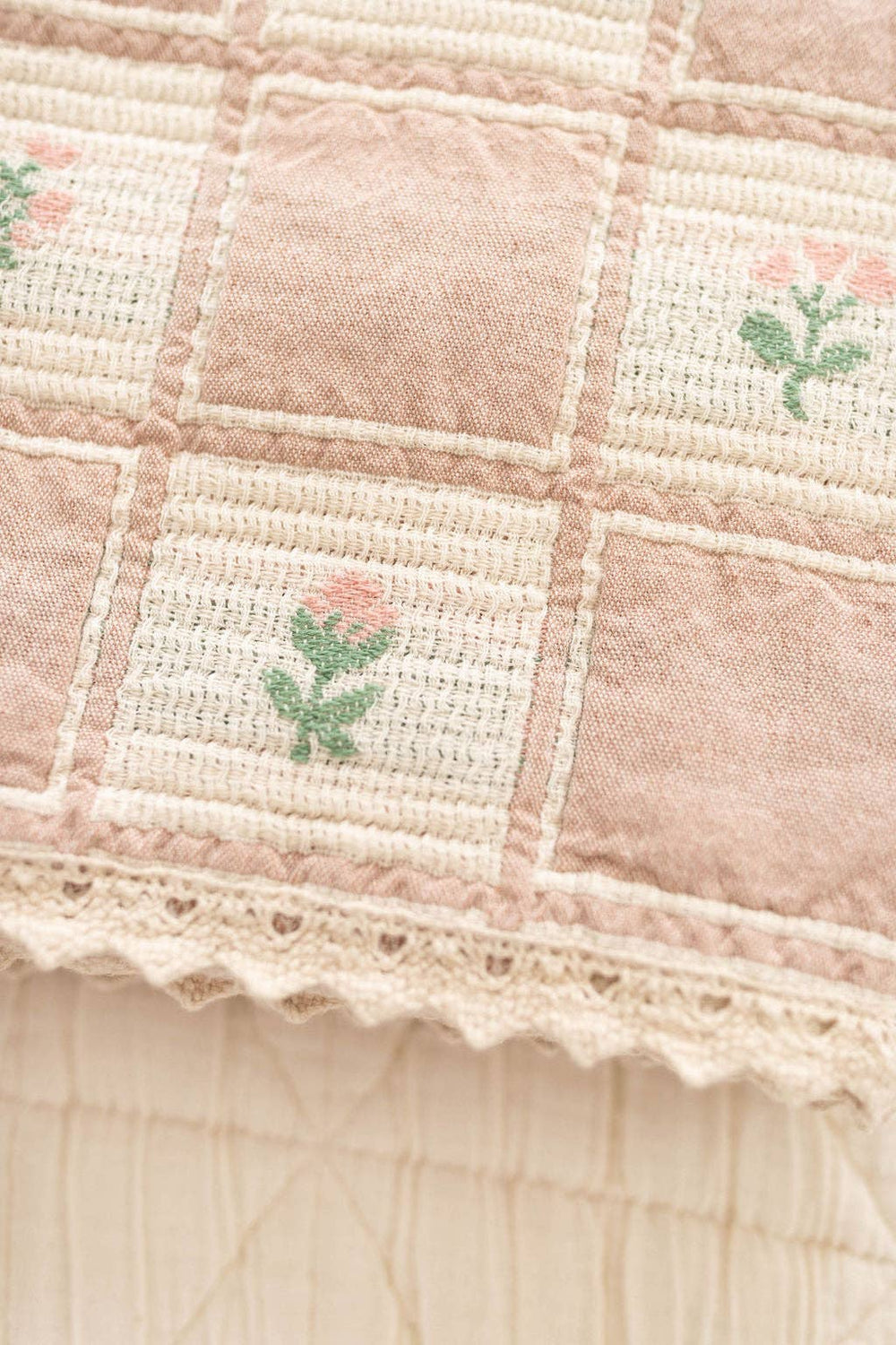 New Grain patchwork blanket- pink fluer