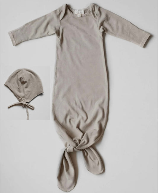 The simple folk sleep gown & bonnet- almond
